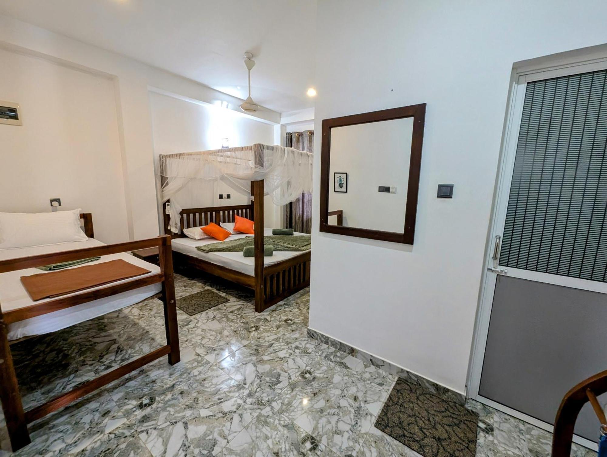 Costels Mirissa Hostel ภายนอก รูปภาพ
